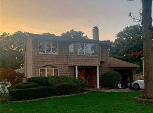 968 Grundy Ave, Holbrook, NY 11741