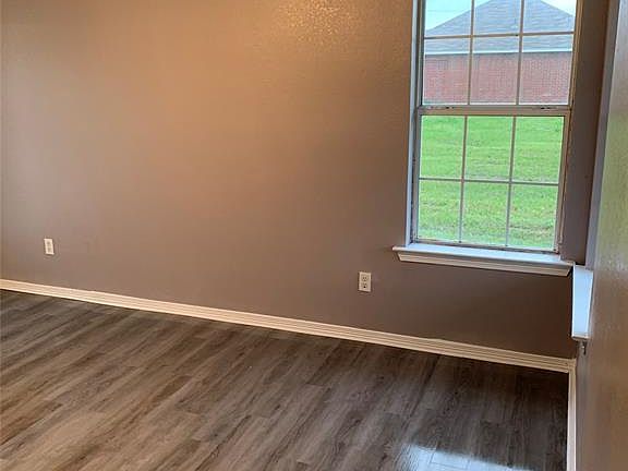 4th image of 540 Lakeview Dr