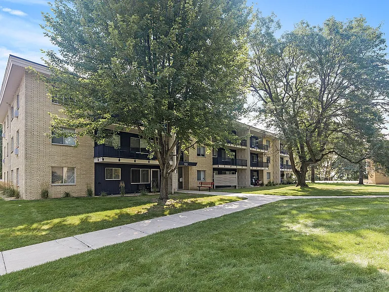 Imperial Heights Apartments — Photo 36