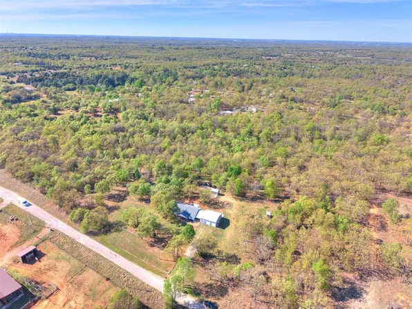 21201 E Montgomery Dr, McLoud, OK 74851