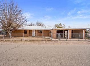 4 Terry Dr, Los Lunas, NM 87031