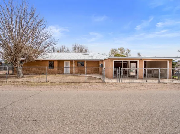 4 Terry Dr, Los Lunas, NM 87031