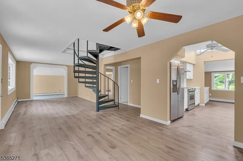 3 bed, 2100 sqft, $2,600 — Photo 4