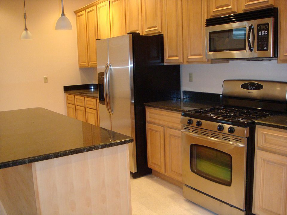 1st image of 374-376 Wickenden St #2