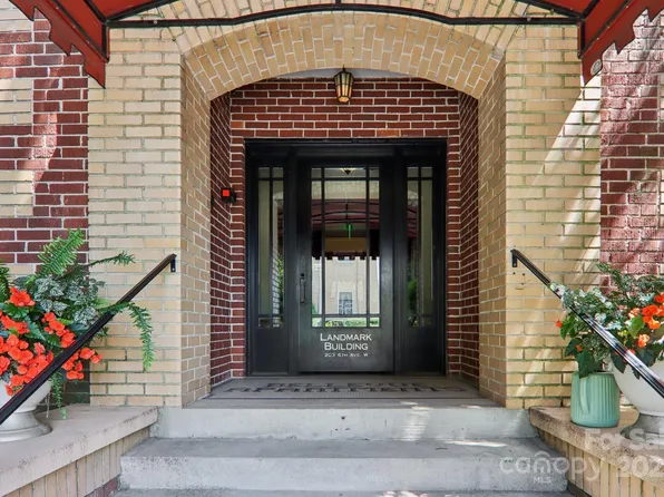 203 6th Ave W #3-A/B, Hendersonville, NC 28739