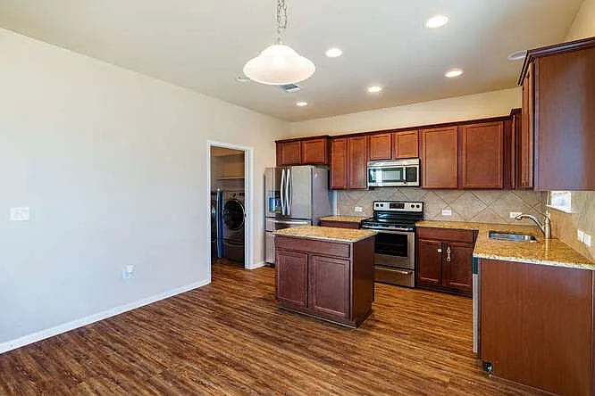 402 Zenith Rd — Photo 6