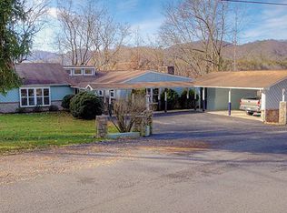 3754 Dollys Dr, Sevierville, TN 37876