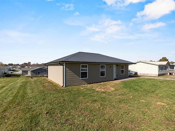 3rd image of 251 Cypress Dr