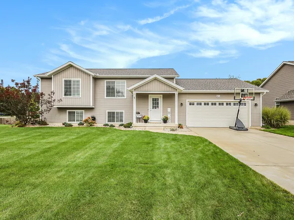 1833 143rd Ave, Dorr, MI 49323