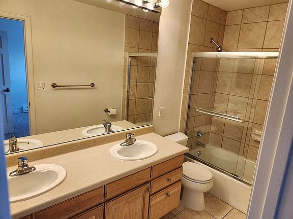 upstairs bathroom 
