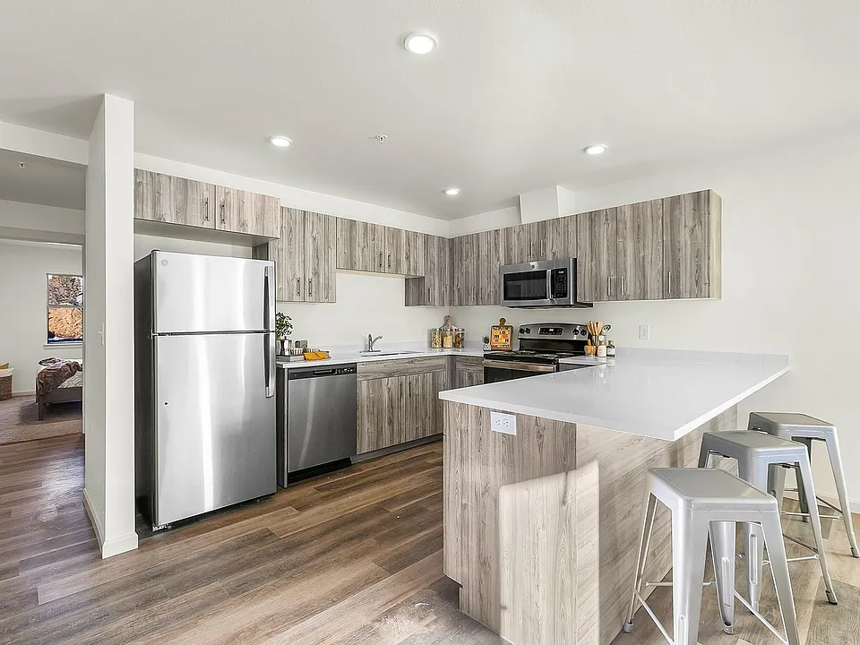 950 W Felicity Ln #203