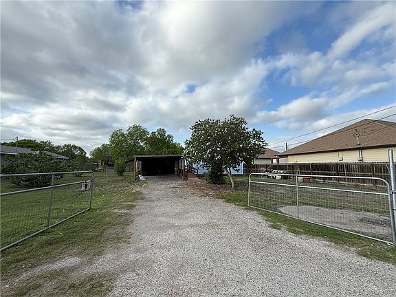 2nd image of 227 1/2 W Corral Ave