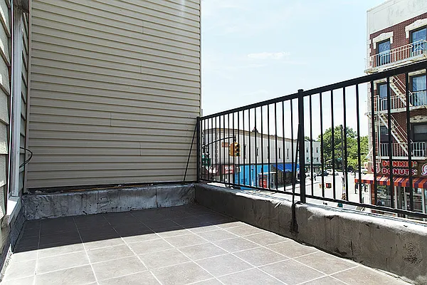 Rented by In Haus LLC | media 24