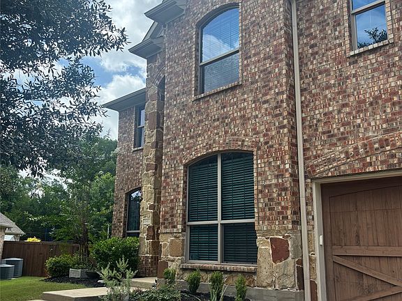 3rd image of 3805 Lakehill Ln