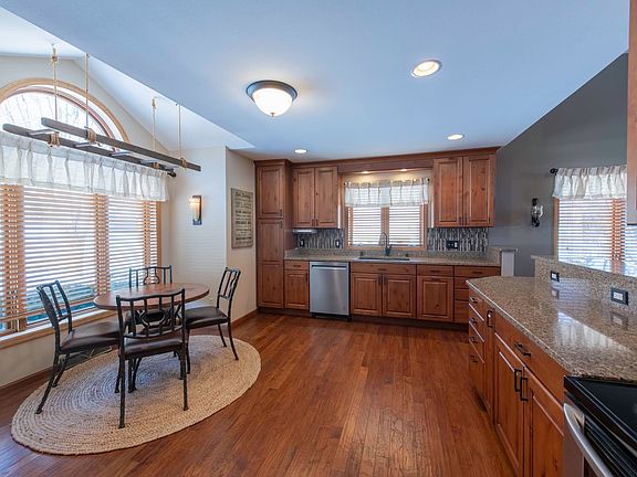 3rd image of 212 Yarrow Hill Dr