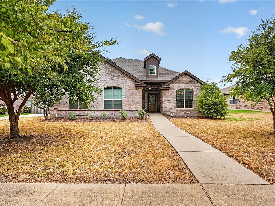 1st image of 902 Mockingbird Ln