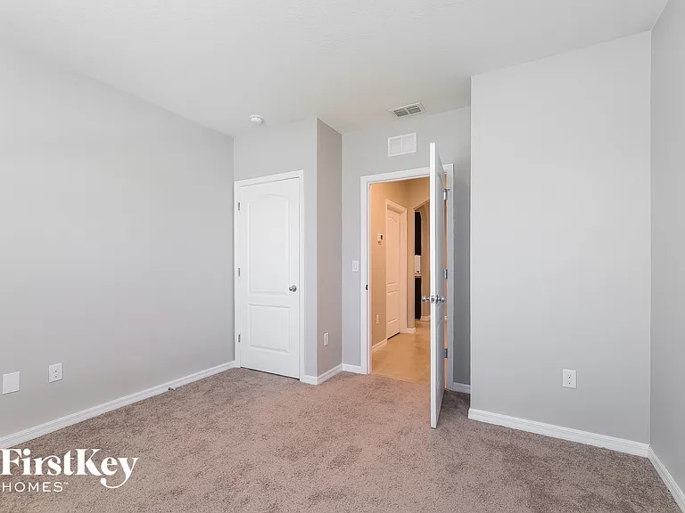 211 Bella Dr — Photo 11