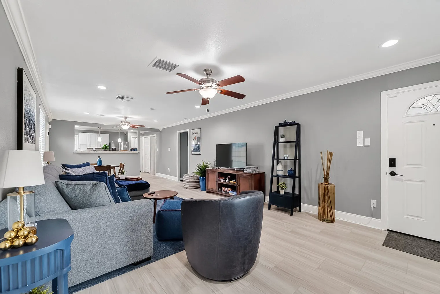 3 bed, 2.0 bath, 1593 sqft, $2,941 — Photo 4