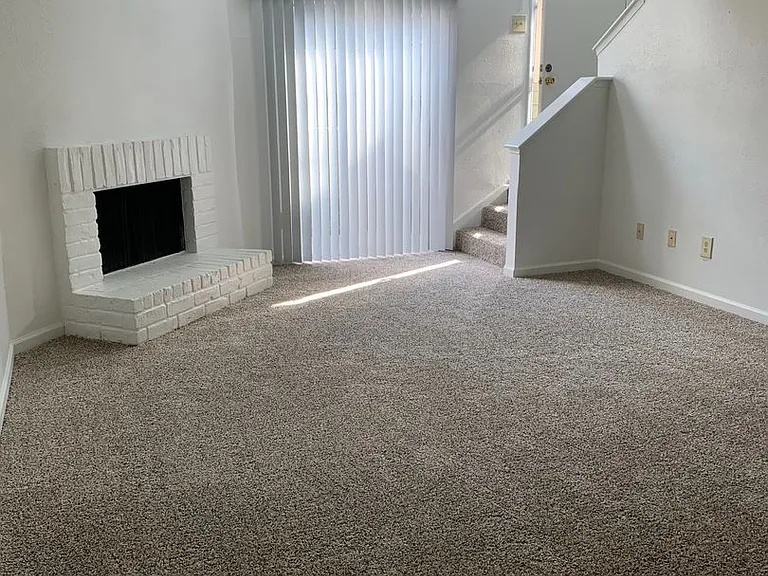 Emerald Cove Apartments — Photo 11