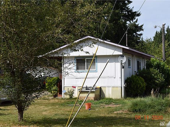 1975 Single wide with 2 bedrooms and about 840 sf of living space (title has been eliminated)