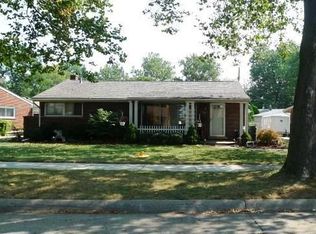 32098 Saint Annes Dr, Warren, MI 48092