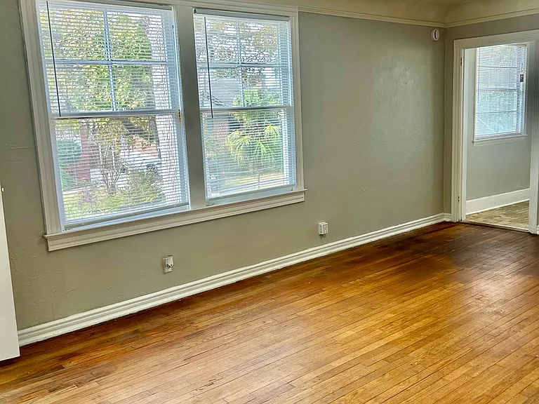 1215 Willow Branch Ave — Photo 5