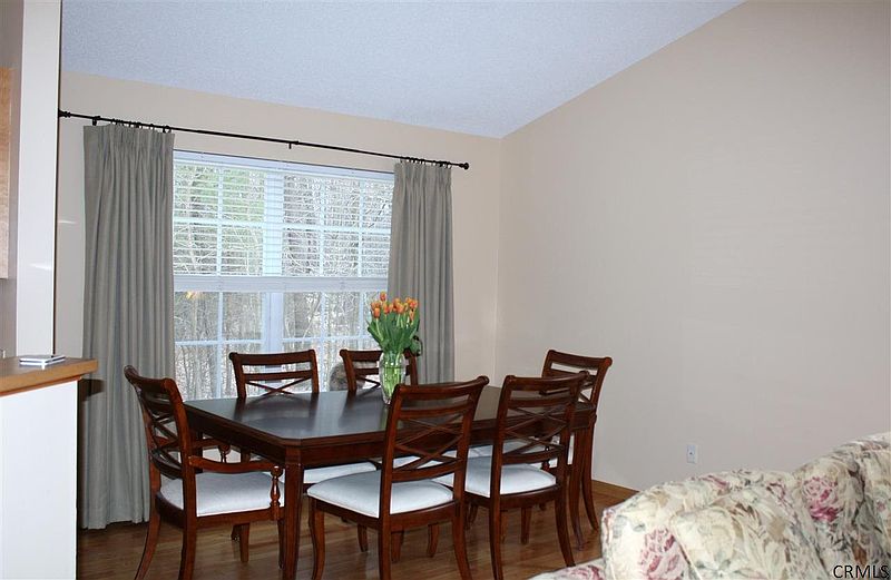 5th image of 15 GROOMS POINTE Drive