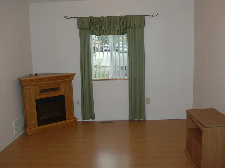 3940 Lawley Ave — Photo 3