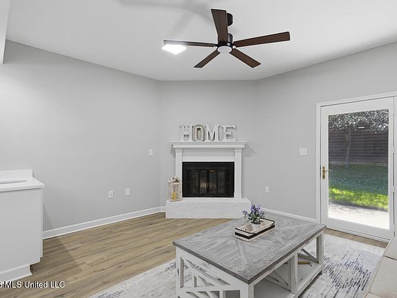 5th image of 820 Planters Point Dr