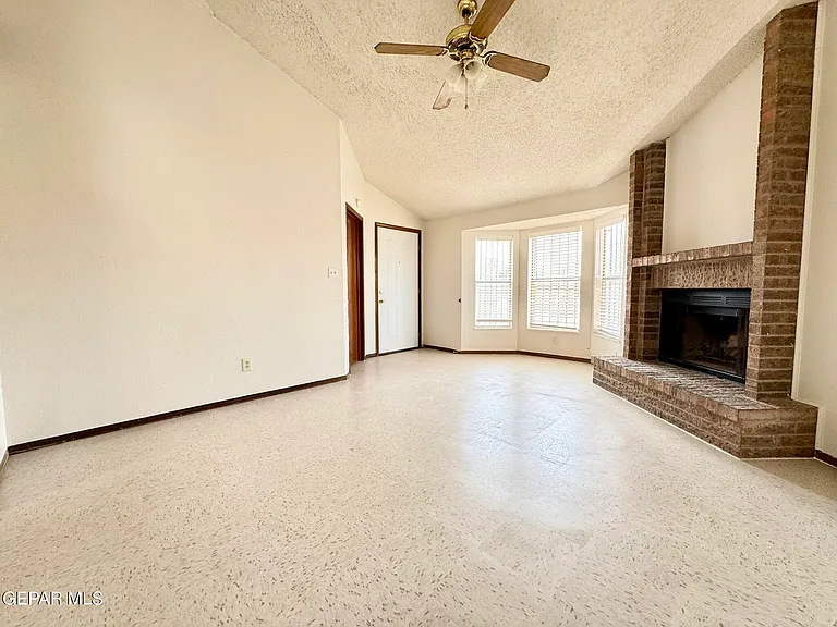 11357 Lake Erie Dr — Photo 6