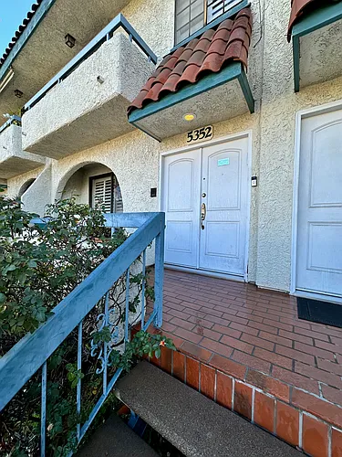 5352 Zelzah Ave Photo 1
