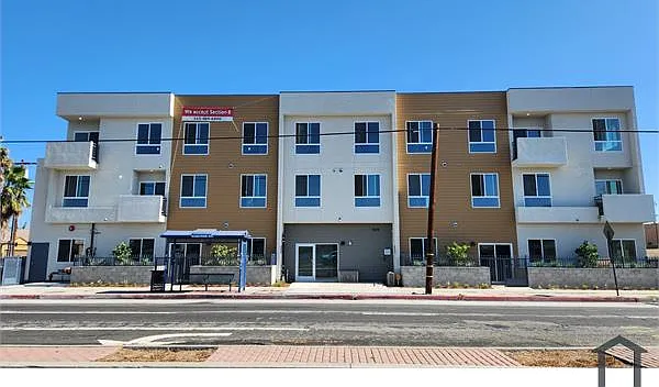 845 W Rosecrans Ave #1