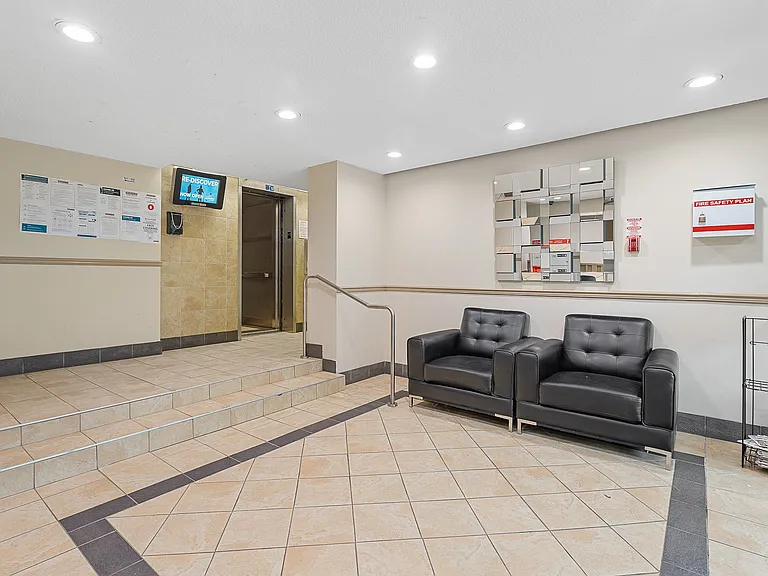 525 Wentworth Ave — Photo 8