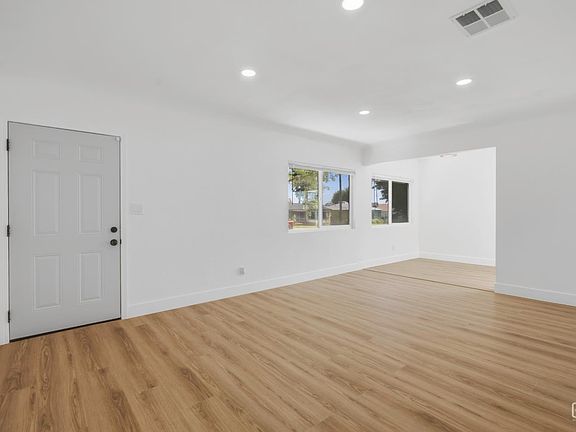 3rd image of 610 Arvin St