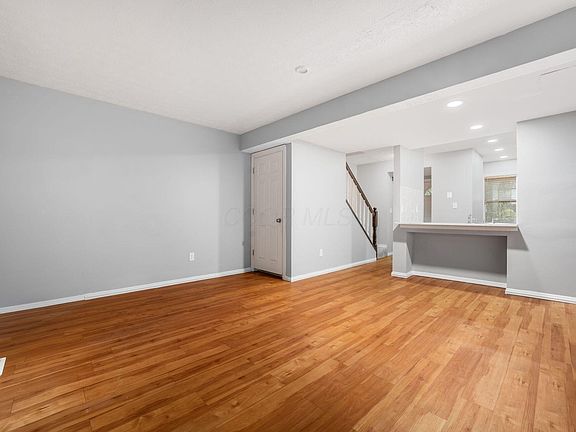 4th image of 497 Foxtrail Cir E