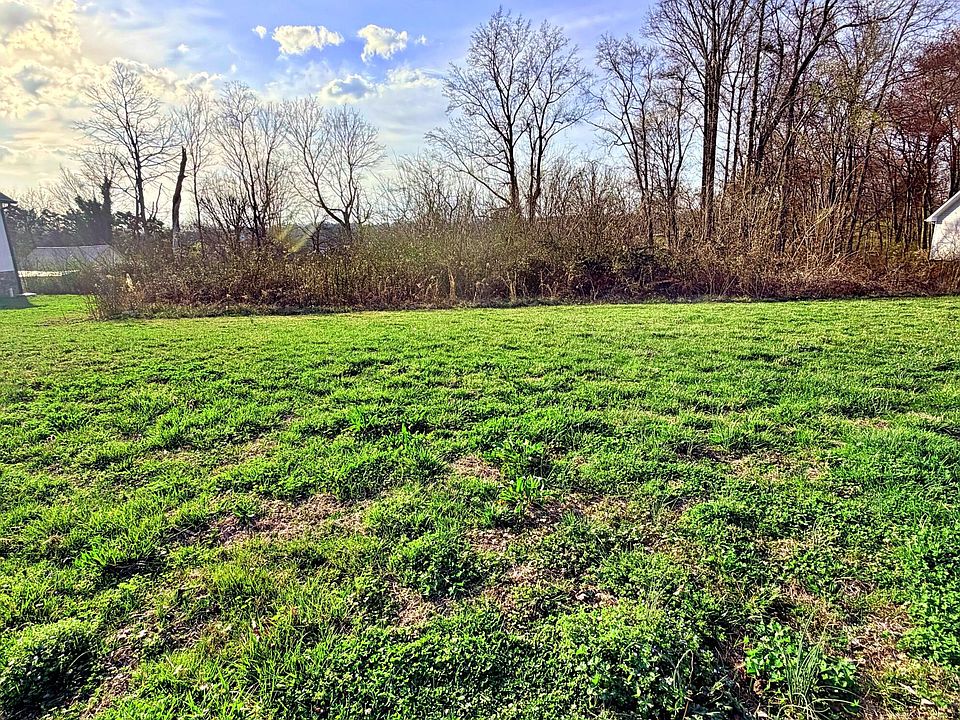 1st image of 103 Shadows Lawn Dr