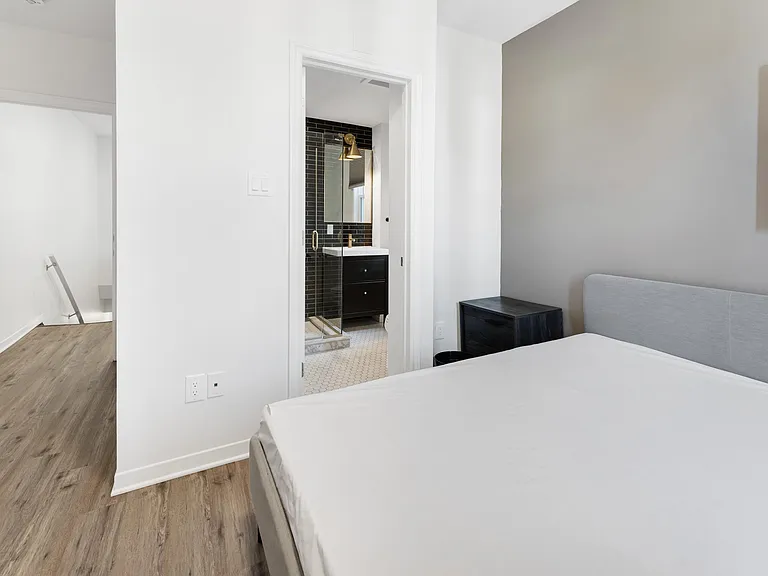 327 Catherine St — Photo 42