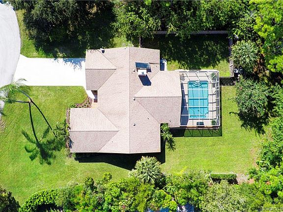 4th image of 824 SW Wisper Bay Dr