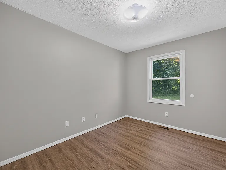 1339 S Hickory Grove Ln — Photo 10
