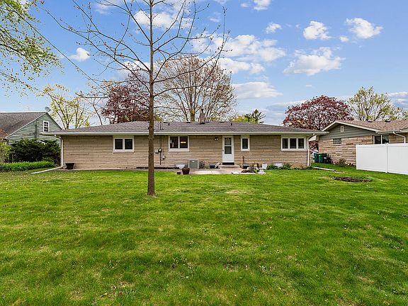 3rd image of 501 Bevan Dr W