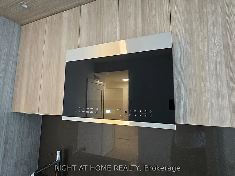 60 Central Park Dr #1707 — Photo 27