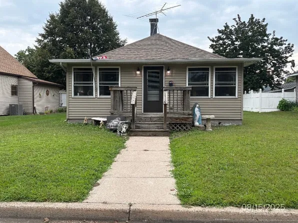 618 N Wacouta Ave, Prairie Du Chien, WI 53821
