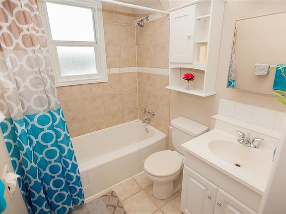 5th image of 70th St #11811
