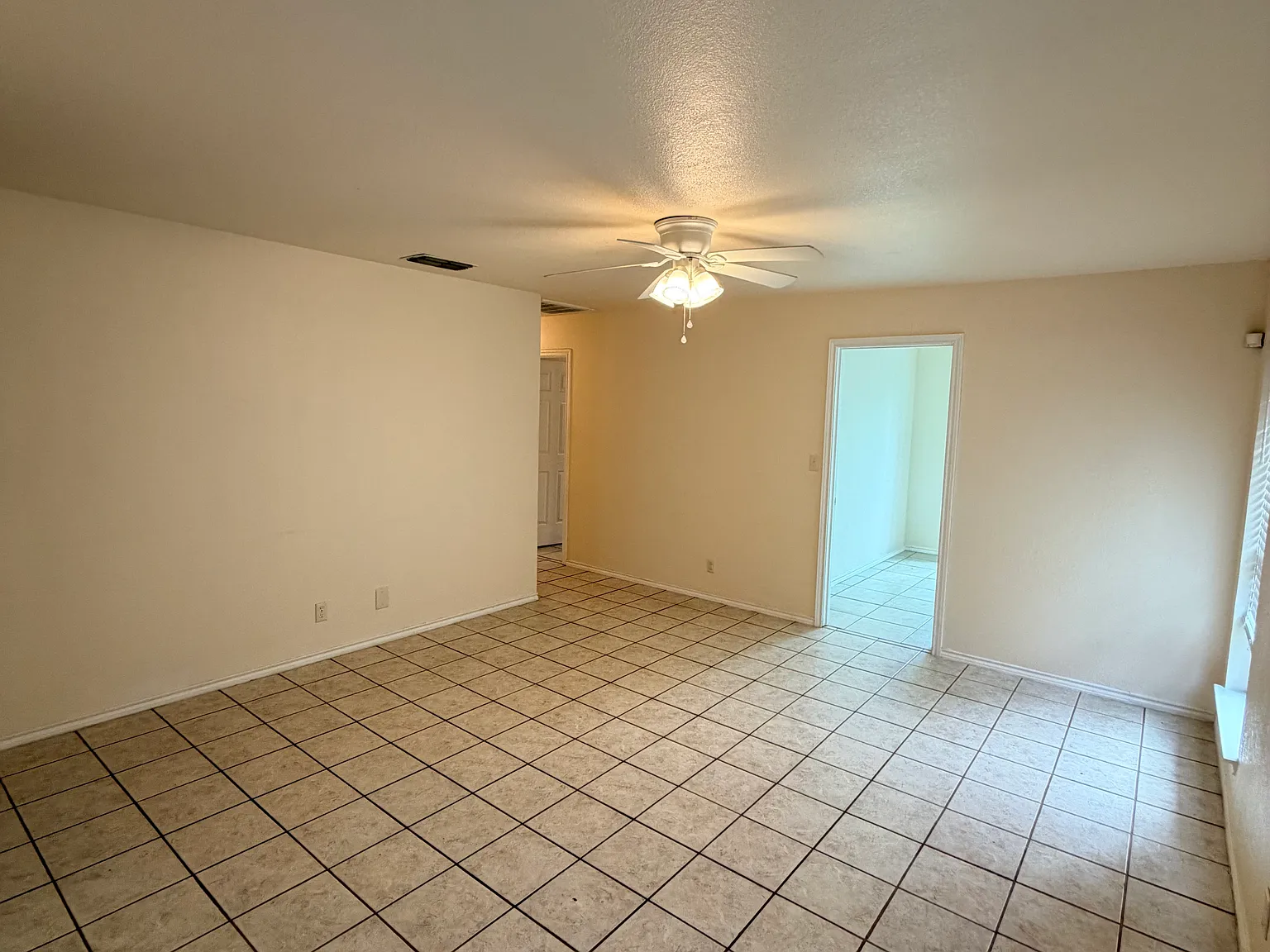 3 bed, 1245 sqft, $1,625 — Photo 4