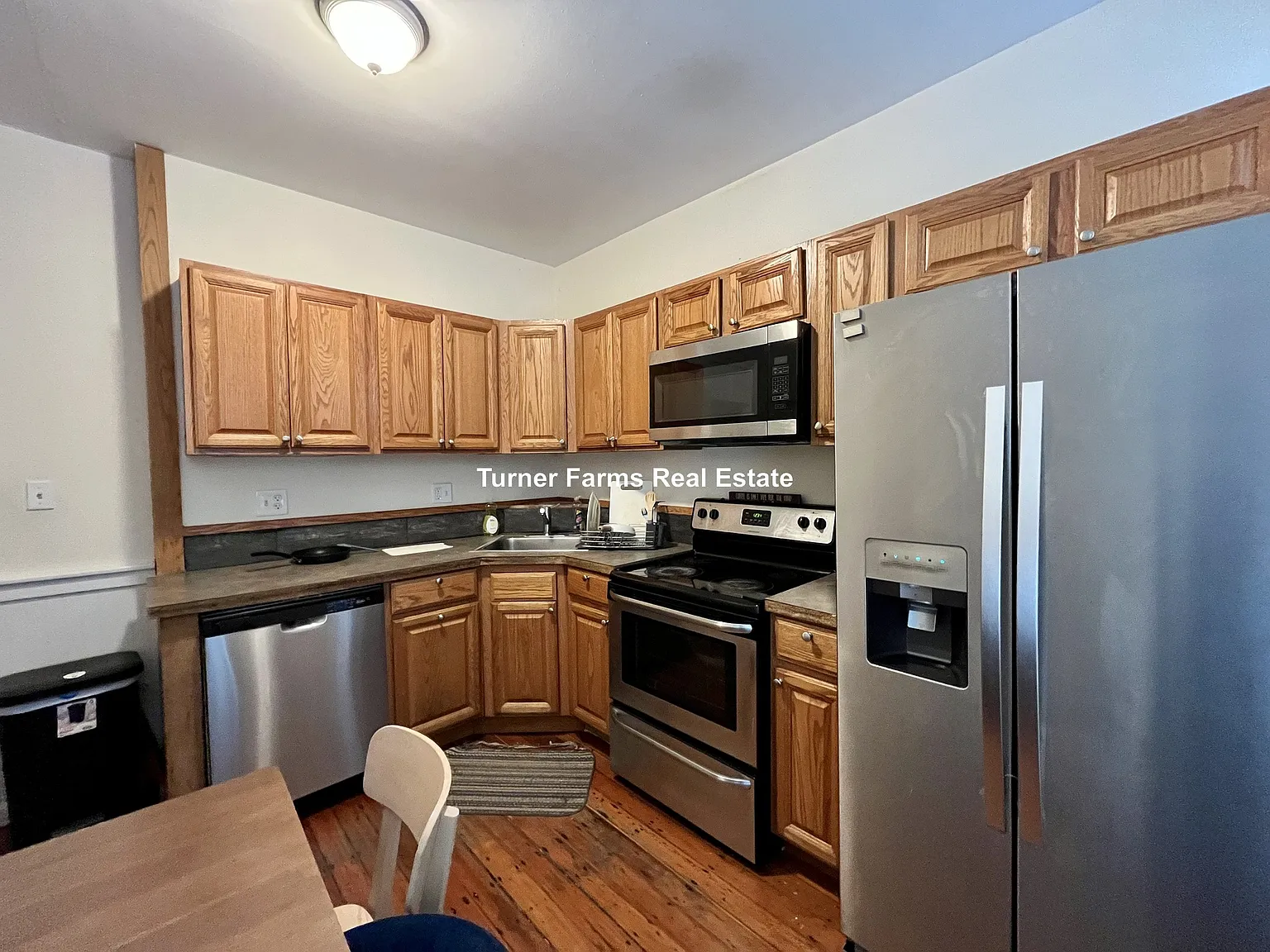 3 bed, 1.5 bath, 9999 sqft, $4,200 — Photo 2