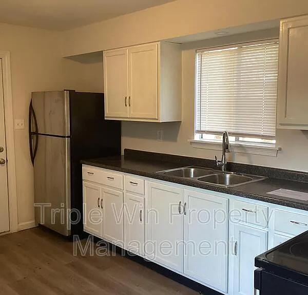 535 S Adams St — Photo 31