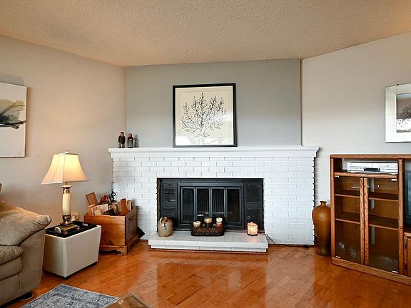 4th image of 725 37th Ave