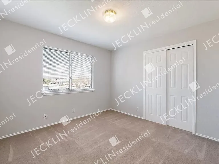100 David Dr — Photo 20