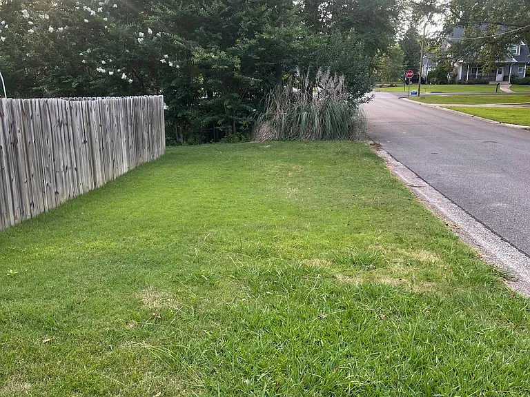 300 Willow Bend Rd — Photo 3