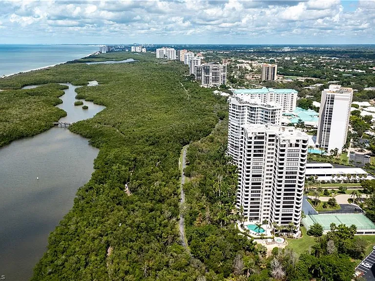 5555 Heron Point Dr #101 — Photo 5